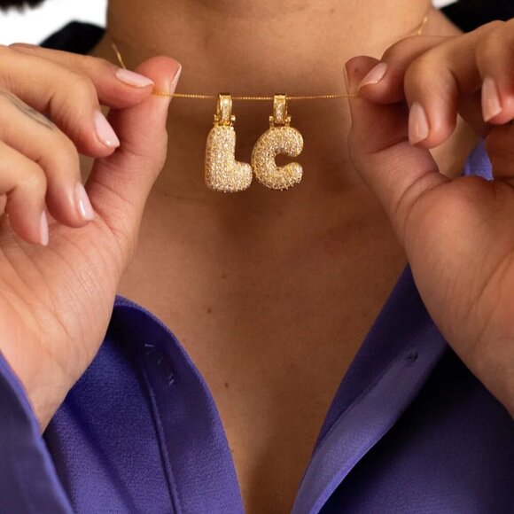 Bubble Letter Pendant "R" Initial w/Necklace Chain - Picture 5 of 7